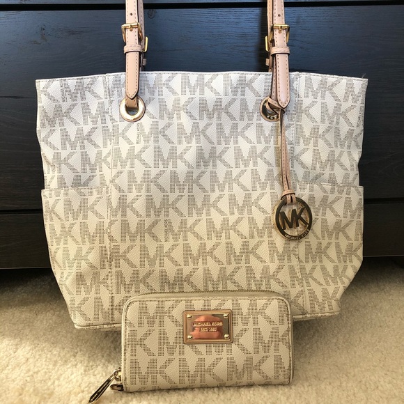 Michael Kors Handbags - Michael Kors Combo! Purse & Wallet